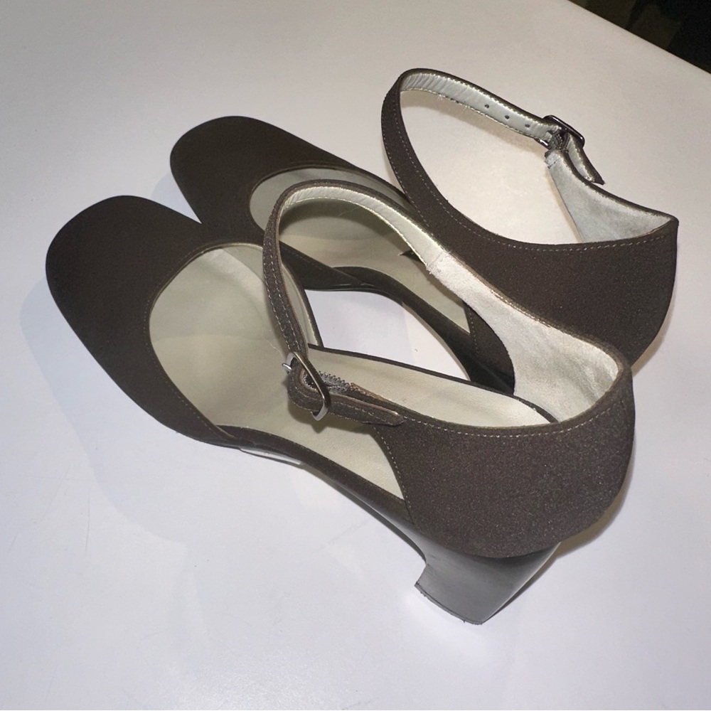 Adrienne Vittadini Vintage Brown Heels Made in Italy Size 5.5M